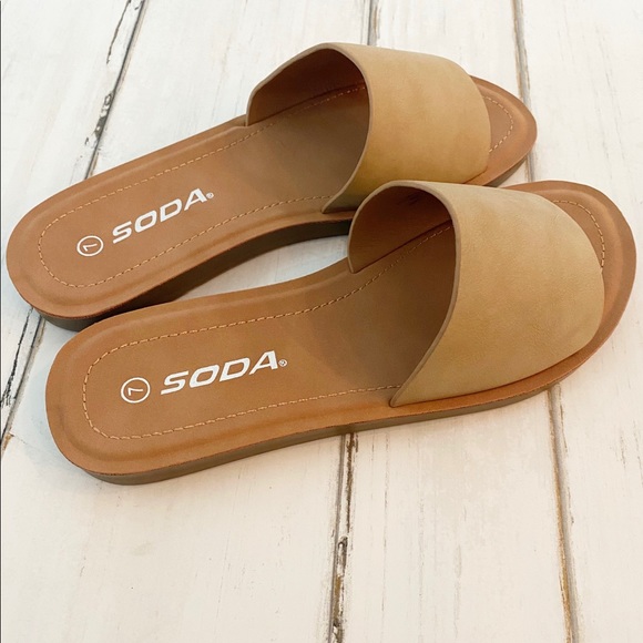 Soda Slip On Tan Casual Sandals New Without Box - Picture 7 of 7